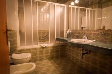 Фото номера Номер-студио Делюкс (2 взрослых) Отель Hotel Sevlievo Plaza г. Севлиево 7