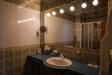 Фото номера Номер Делюкс с кроватью размера &quot;king-size&quot; (2 взрослых) Отель Hotel Sevlievo Plaza г. Севлиево 3