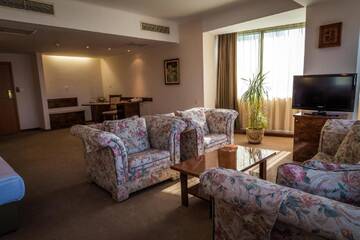 Фото номера Номер Делюкс с кроватью размера &quot;king-size&quot; (2 взрослых) Отель Hotel Sevlievo Plaza г. Севлиево 6